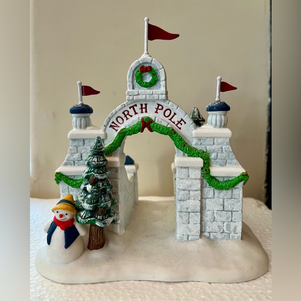 Department 56 - North Pole Gate